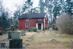 Johan Henning Johansson, född 1893, Stenhuggare, Finnala stenhuggeri. Hustru Gertrud Sigrid Susanna Björk, född 1895. Dotter Vera Sigrid född 1927