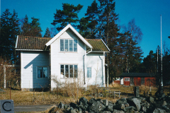 Johan Gustaf Olsson f 1862, stenarbetare, Simpnäs. Från Söderbykarl. Barn Johan Oskar f 1890, Matilda Mariana f 1892, Karin Matilda f 1902