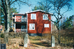 Robert Klas Anderssson, f 1870, stenhuggare, Simpnäs. Kom från Västervik. Hustru Ida Kristin Wettergren, f 1867,. barn Osca Robert f 1898, Stina Ingeborg f 1900, Ture John f 1903, Axel Martin f 1905, Irma Maria f 1907