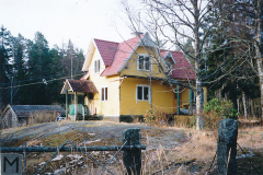 Isak Davoust f 1884, stenhuggare Finnala stenhuggeri.  Från Kalmar län. Hustru Ruth Sonja Johansson f 1888, barn Valdemar f 1910, Folke f 1911, Arner f 1913, Vanda Sofia f 1915