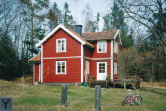 Karl Irenius Karlsson, f 1883,  stenarbetare Utanå, Nyängen. från Vätö. Hustru Anna Augusta Norén, f 1881, son Karl Algot f 1905.